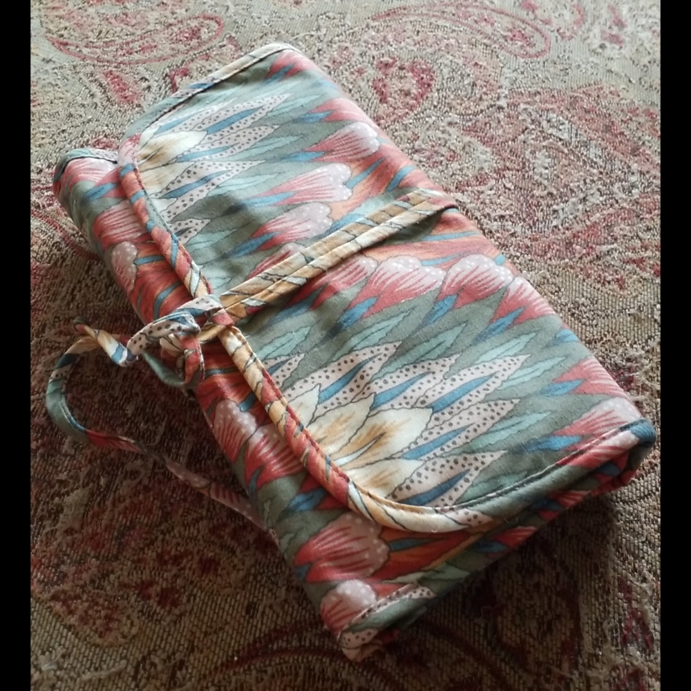 NEW Celebrity Travel Organizer - Picture 3 of 10